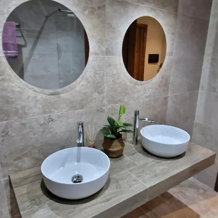 B8 Seaside Luxury With Private Bathroom - Dining Area Shared Gæstehus 4*