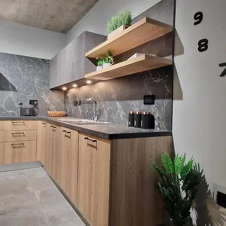 Konukevi B8 Seaside Luxury With Private Bathroom - Dining Area Shared St. Paul's Bay