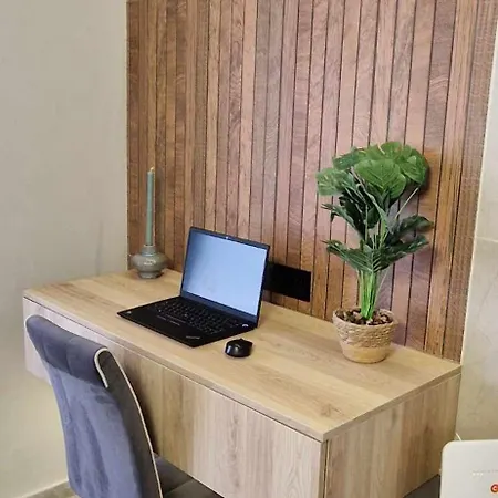 Konukevi B8 Seaside Luxury With Private Bathroom - Dining Area Shared
