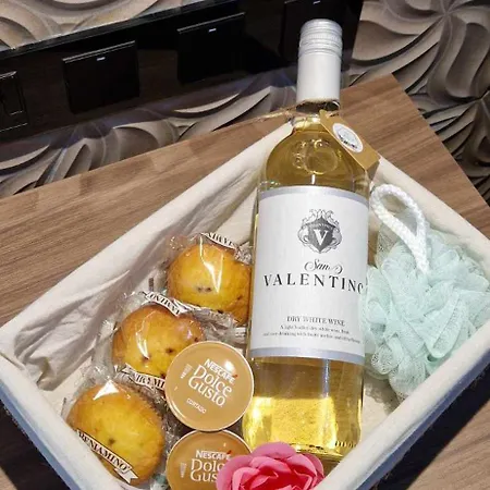 Guest house B8 Seaside Luxury With Private Bathroom - Dining Area Shared