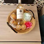 Gæstehus B8 Seaside Luxury With Private Bathroom - Dining Area Shared 4*