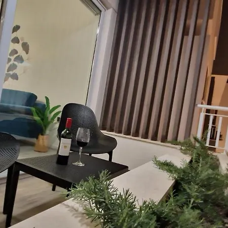 Konukevi B8 Seaside Luxury With Private Bathroom - Dining Area Shared