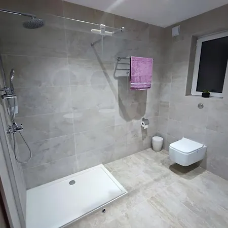 Konukevi B8 Seaside Luxury With Private Bathroom - Dining Area Shared 4*