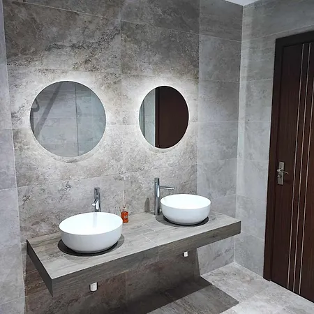 B8 Seaside Luxury With Private Bathroom - Dining Area Shared Konukevi