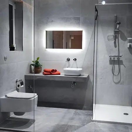 B8 Seaside Luxury With Private Bathroom - Dining Area Shared 4*