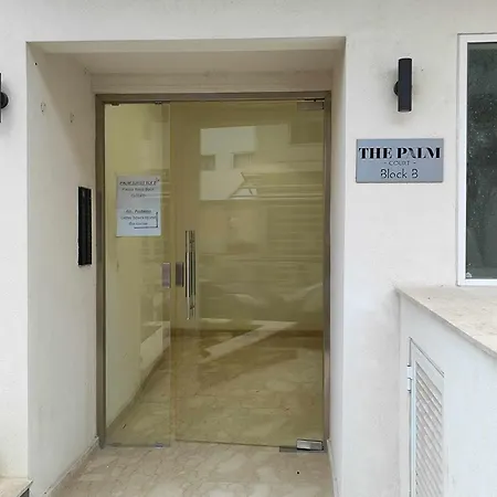 Konukevi B8 Seaside Luxury With Private Bathroom - Dining Area Shared