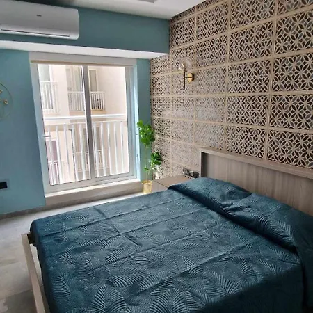 Konukevi B8 Seaside Luxury With Private Bathroom - Dining Area Shared 4*