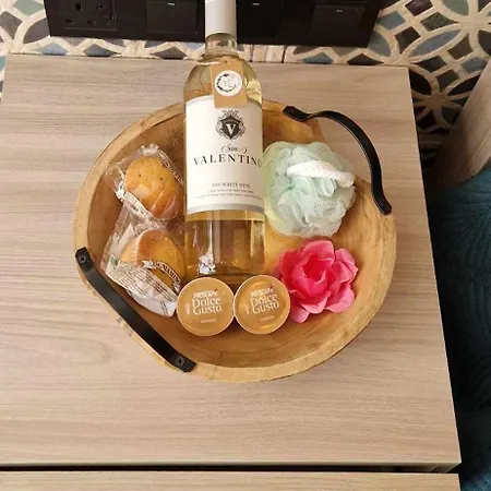 Konukevi B8 Seaside Luxury With Private Bathroom - Dining Area Shared 4*